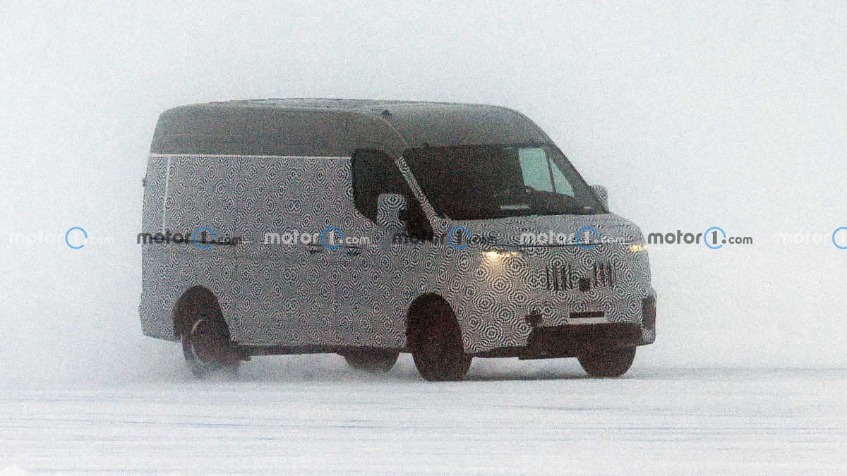 Новый фургон Renault Master засняли во время тестовых испытаний в холодную погоду