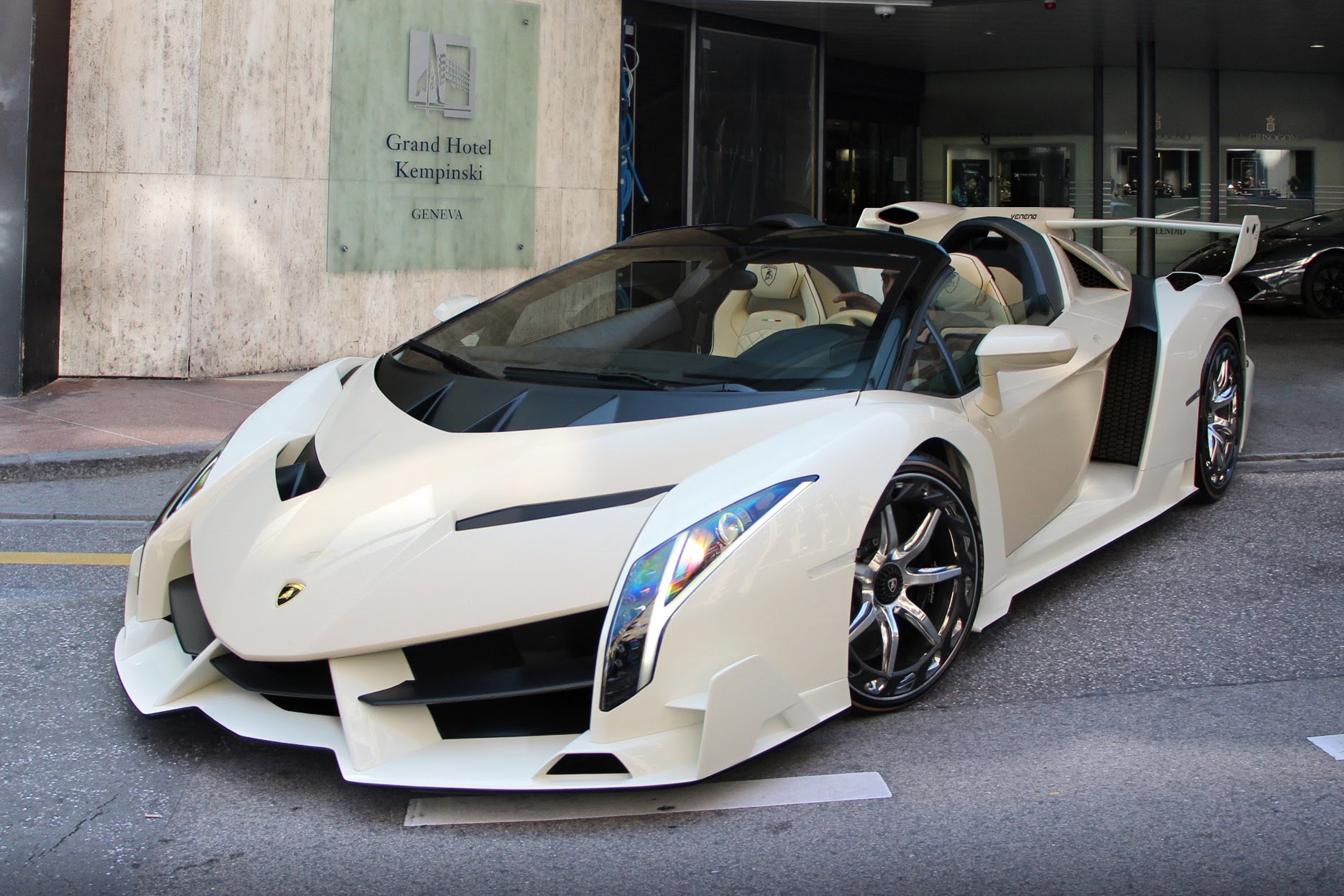 На фото: Lamborghini Veneno
