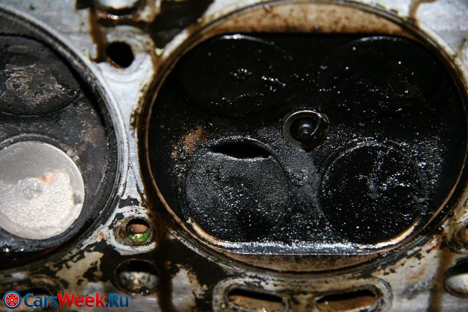 Почему масло попадает в двигатель