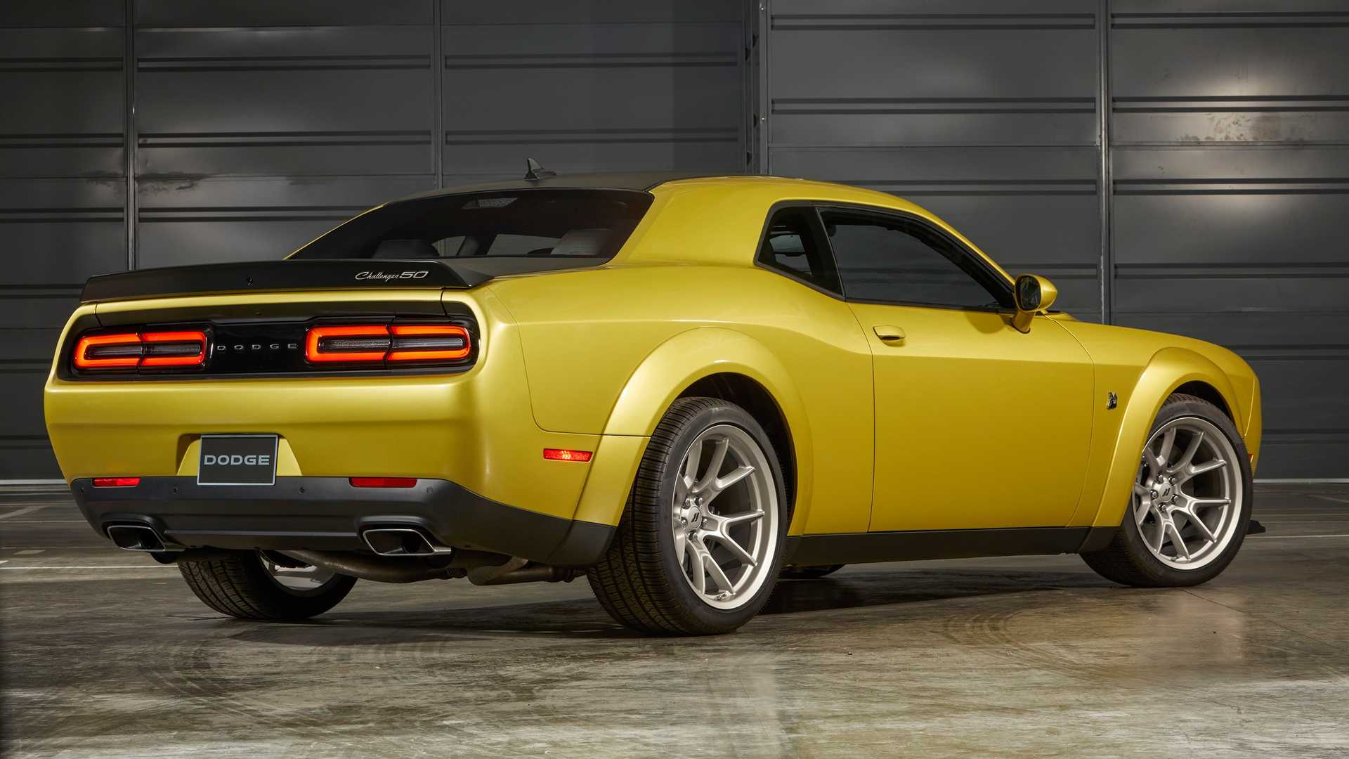 Арман dodge Challenger