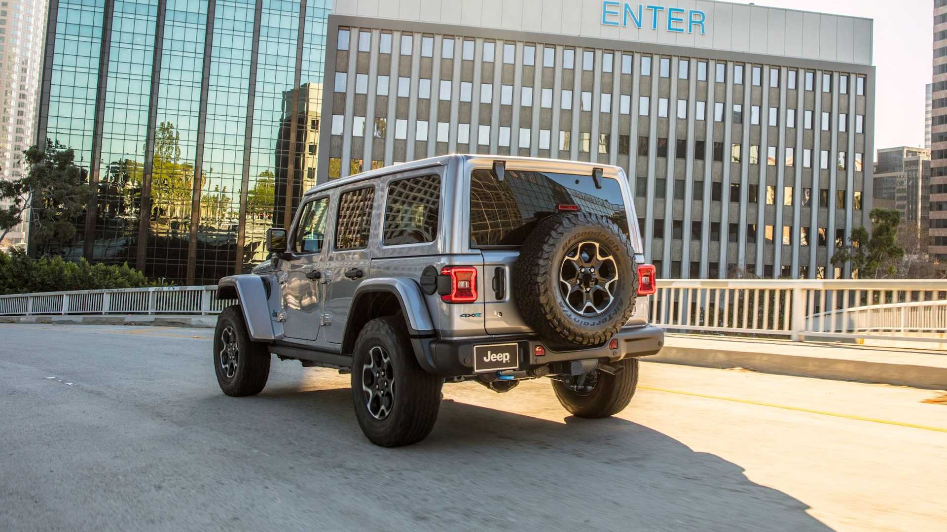 Jeep гибрид. 2021 Jeep Renegade 4xe. Джип гибрид.