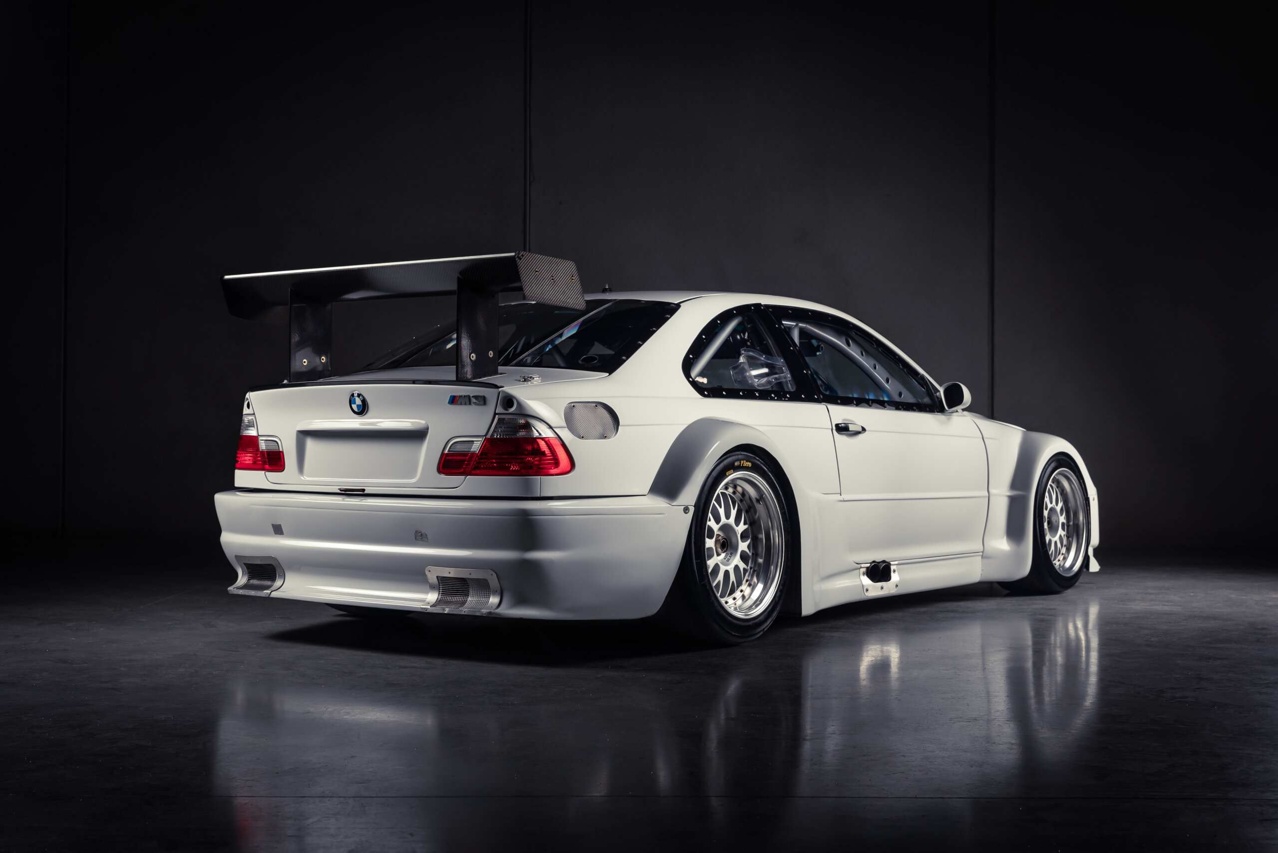 На продажу выставлен редкий гоночный автомобиль BMW E46 M3 GTR 2001 года