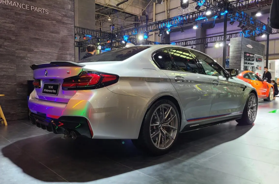 На тюнинг-шоу дебютировал BMW M5 с комплектом доработок M Performance