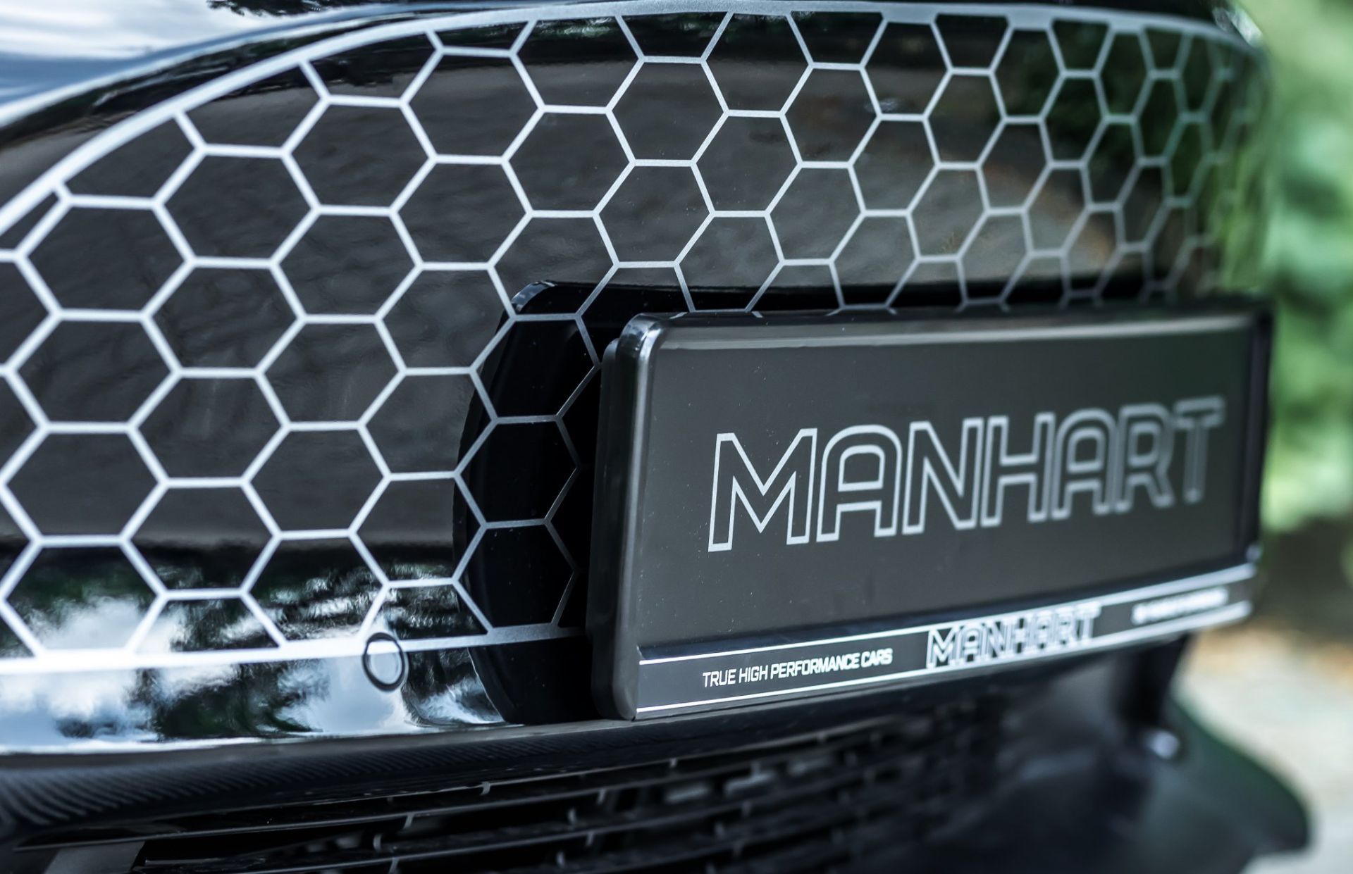 Бюро Manhart представило 543-сильный электрокар Tesla Model 3