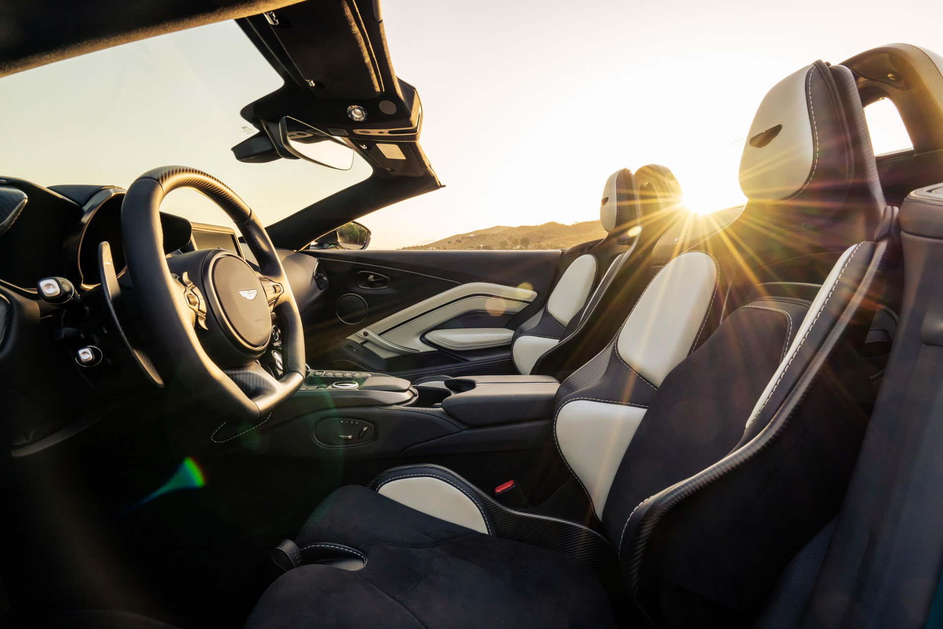 Aston Martin Vantage v12 Interior