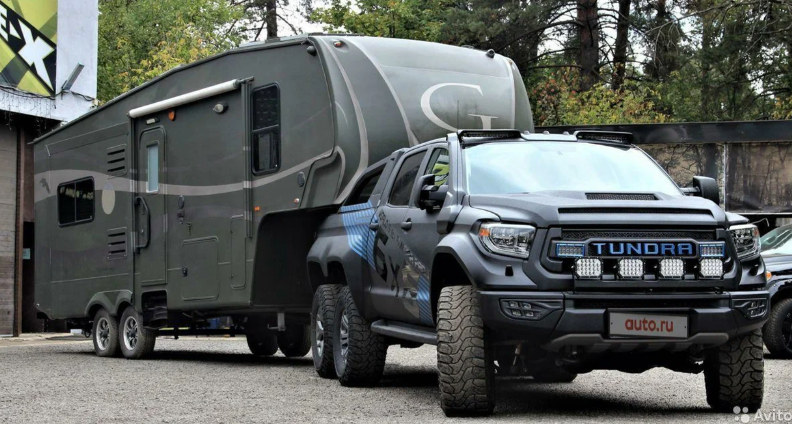 На продажу в РФ выставлена уникальная TOYOTA Tundra Hercules 6x6 за 19,5  млн рублей