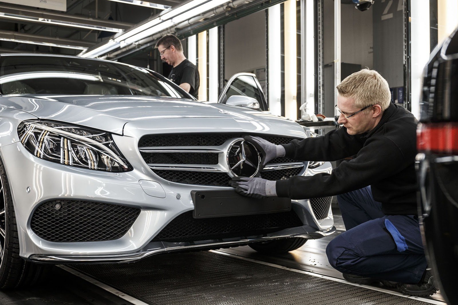 Потери Mercedes-Benz от ухода из РФ в 2022 году превысили 700 млн евро