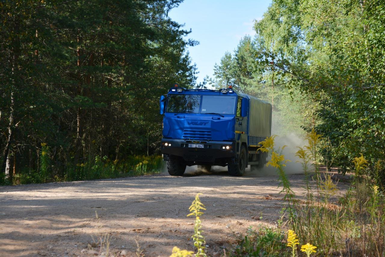 В Беларуси на базе военного вездехода 4x4 построили новую гражданскую  автомашину