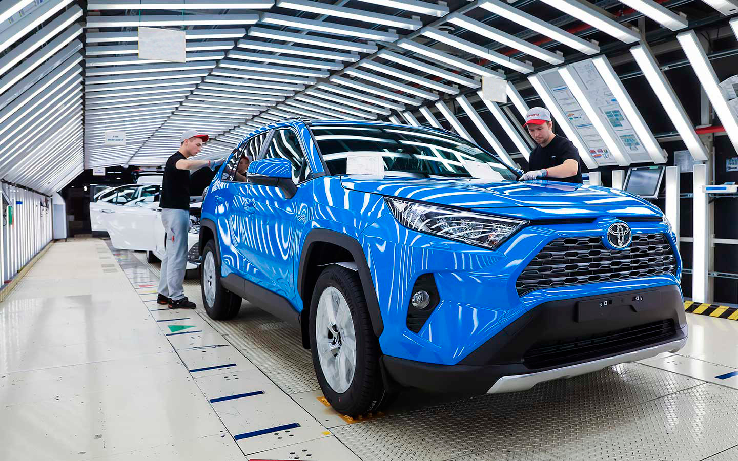 РГ: Компания TOYOTA разобрала недособранные автомашины для рынка РФ на  запчасти в 2022 году