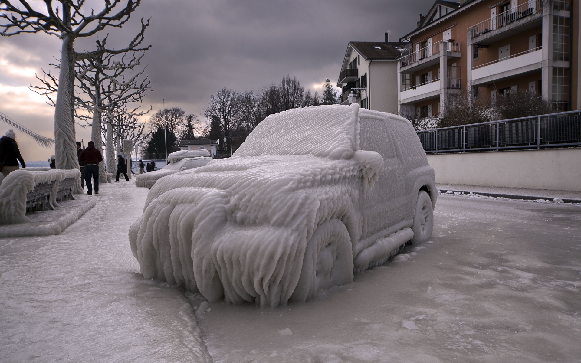 Автомобиль в Мороз