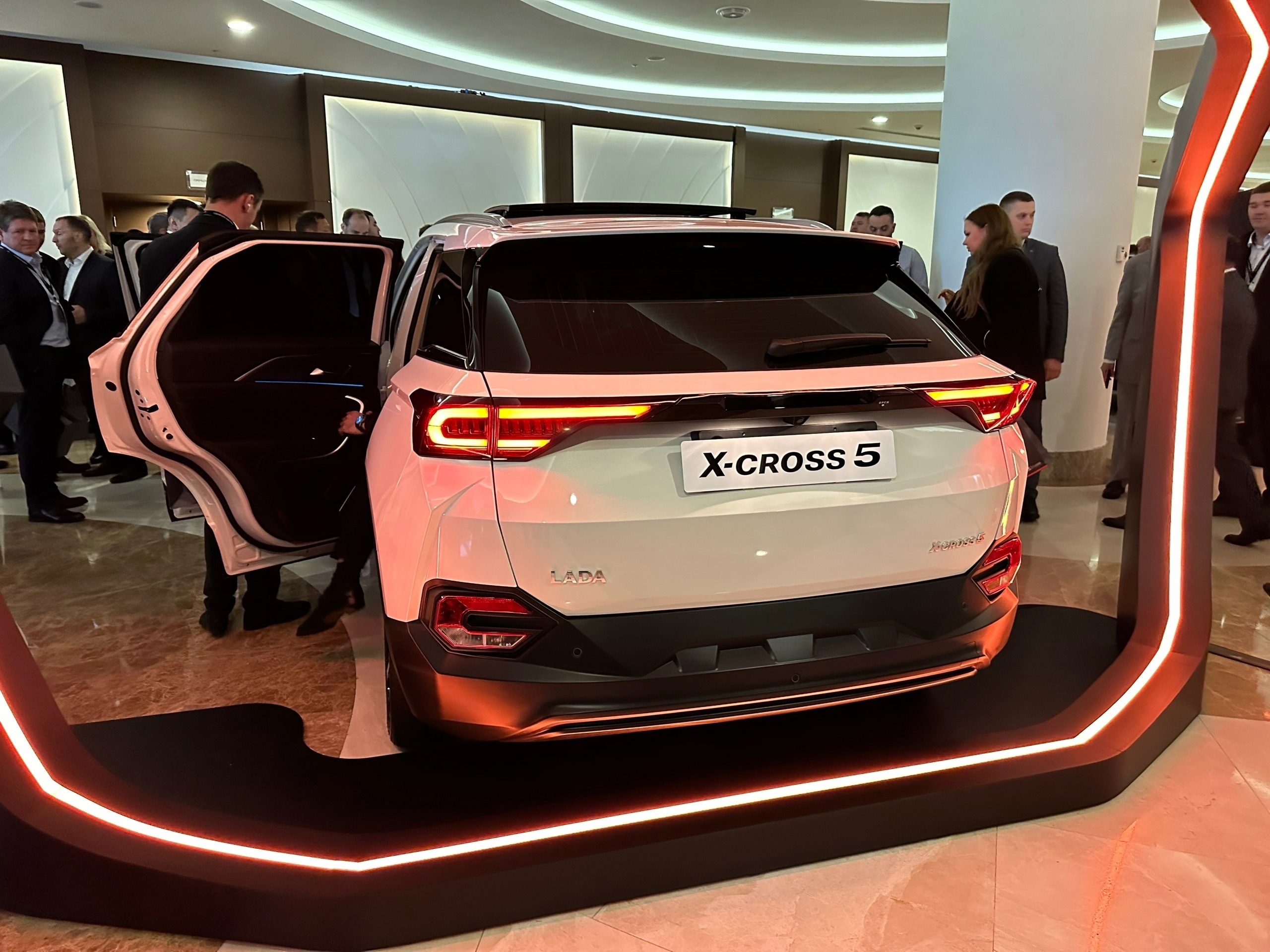 Автосайт Autonews рассчитал стоимость ОСАГО и каско для нового кроссовера  LADA X-cross 5