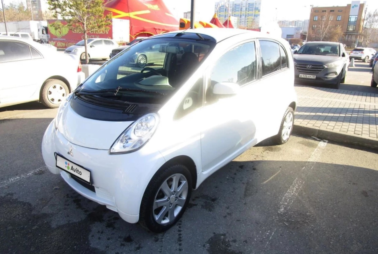 В России продается миниатюрный электрокар Mitsubishi i-MiEV за 380 тыс.  рублей