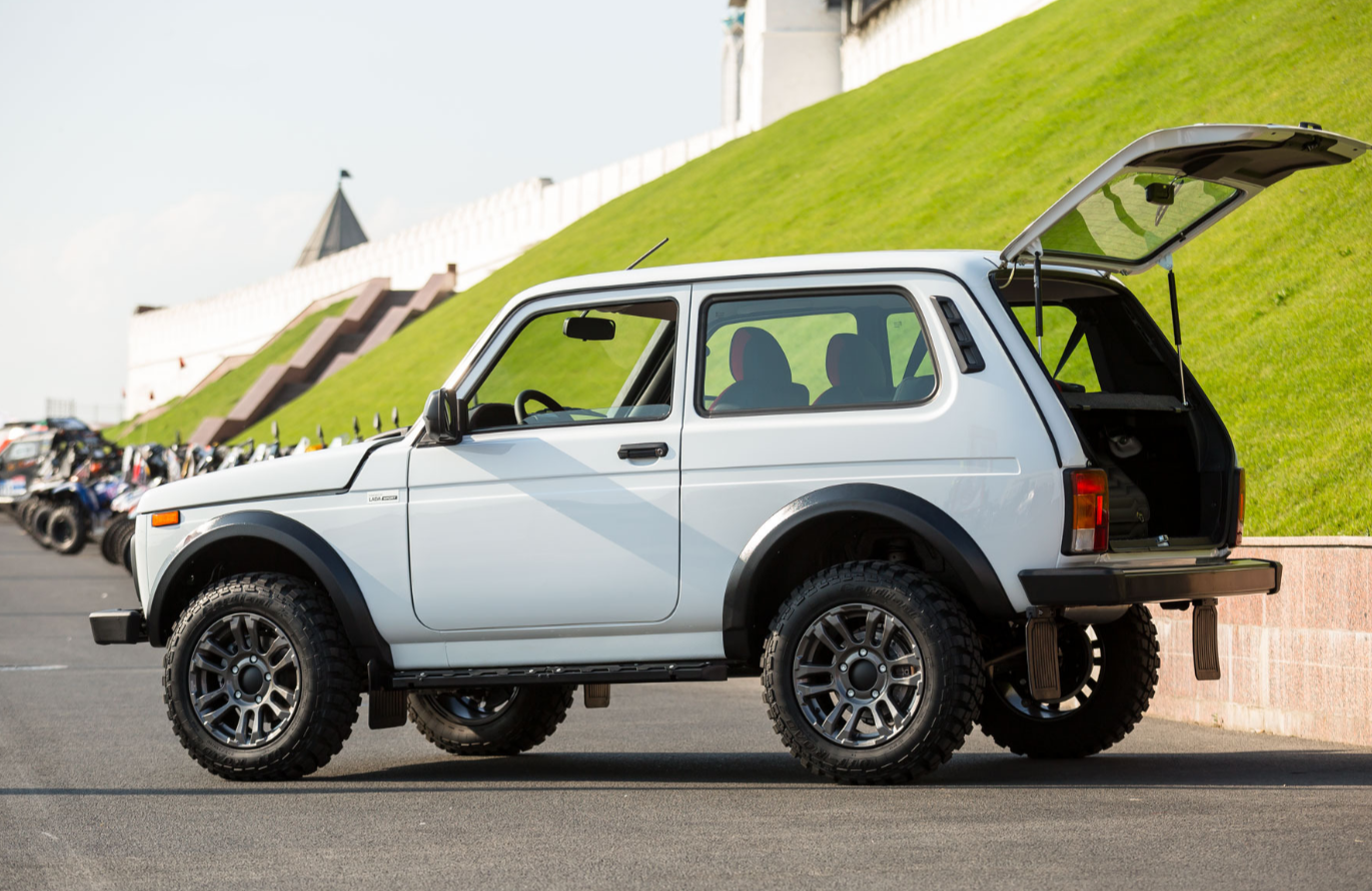 Новый внедорожник LADA Niva Sport показали на первых качественных фото