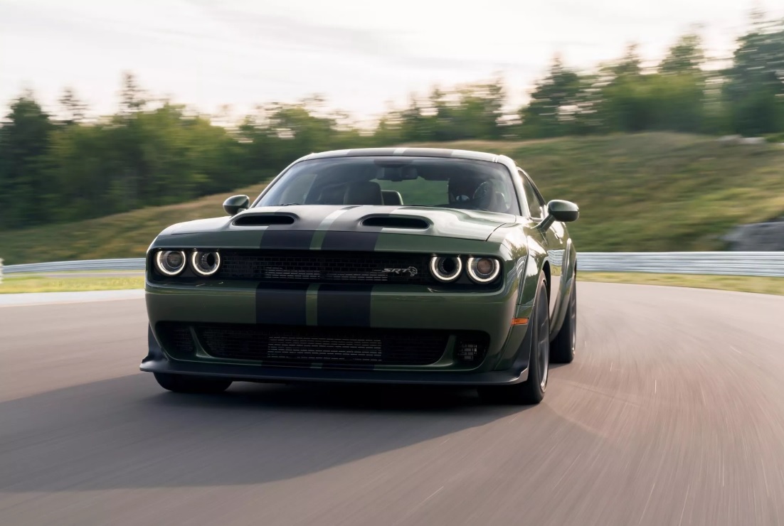 Dodge озвучил цены на Dodge Charger и Challenger 2023 года