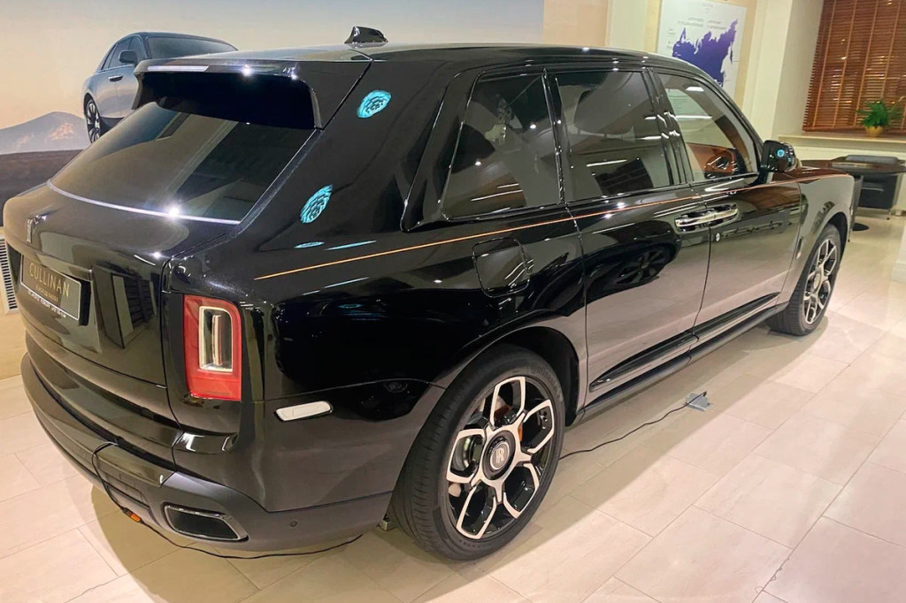 Кроссовер Rolls Royce 2020