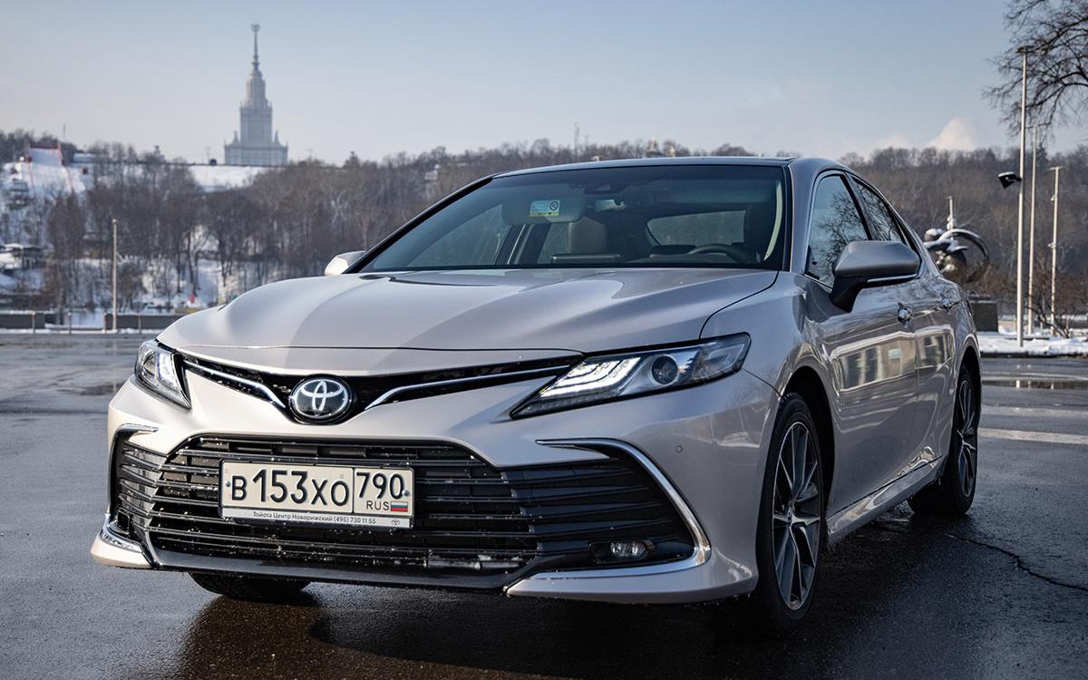 Седан Toyota Camry китайской сборки в РФ начали продавать дешевле, чем  российской