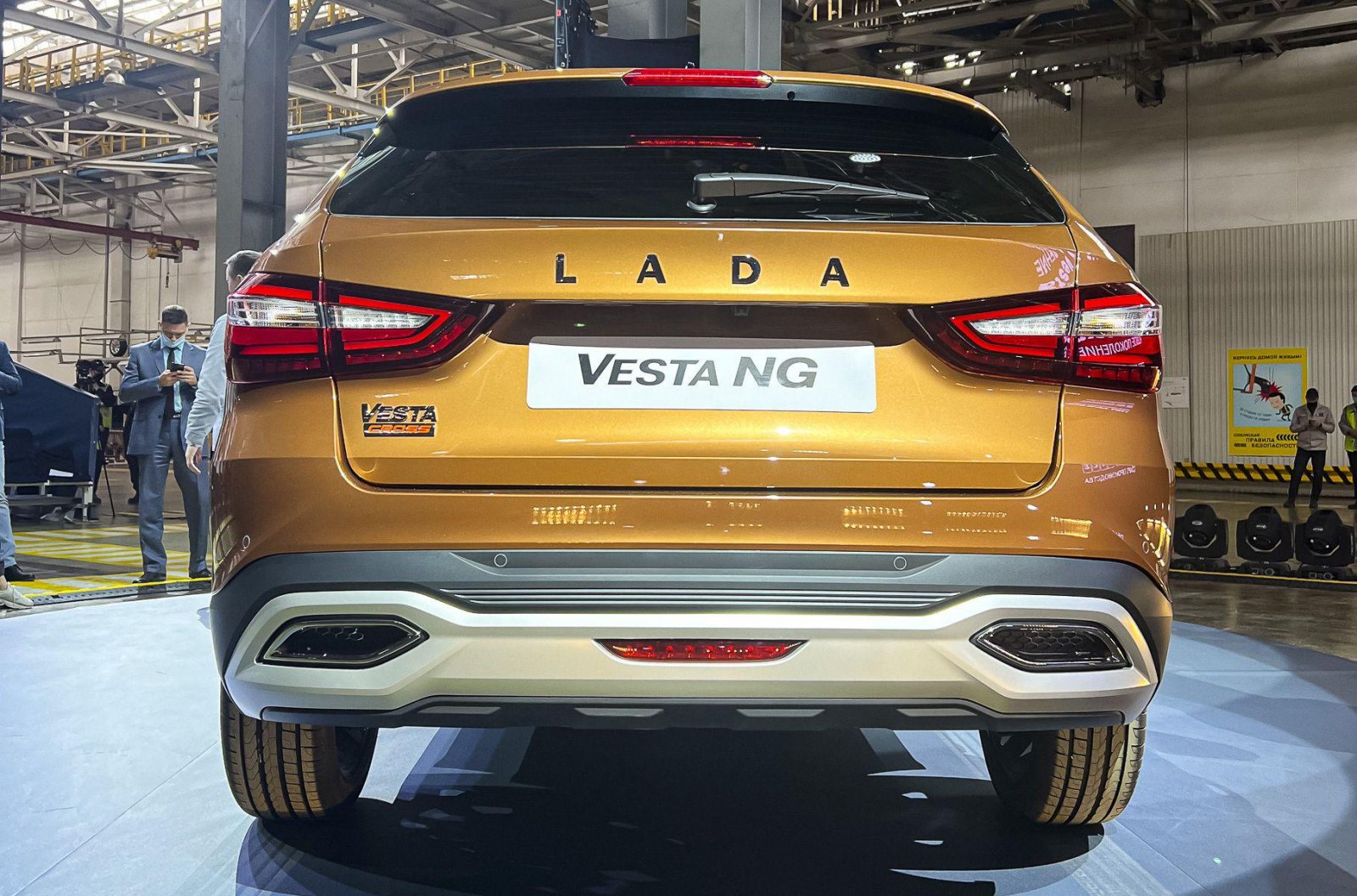 Автосалон LADA оценил спрос на новую автомашину LADA Vesta NG 2023 года