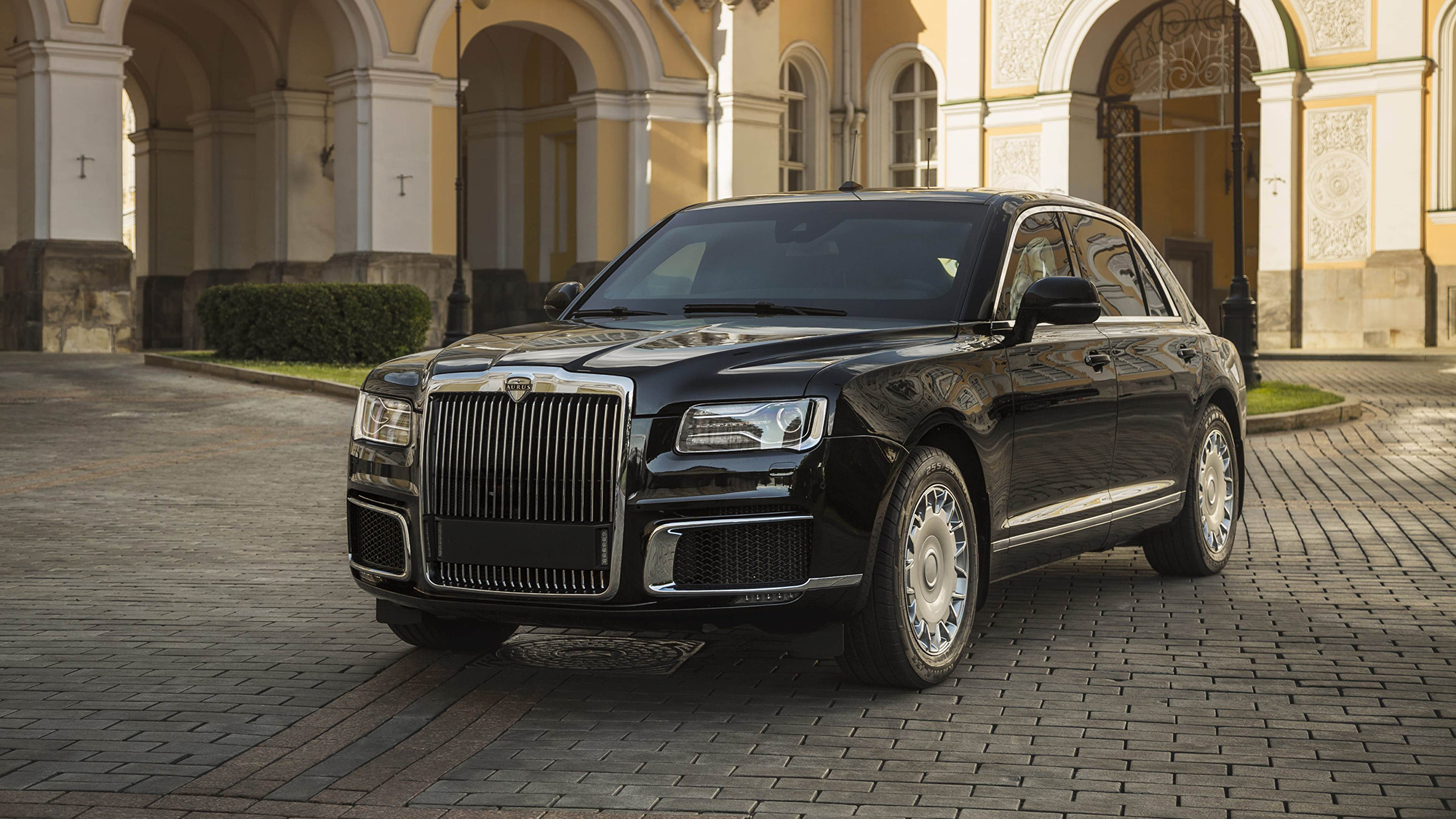 Rolls-Royce Cullinan стал самым дорогим автомобилем в РФ в феврале 2023 года