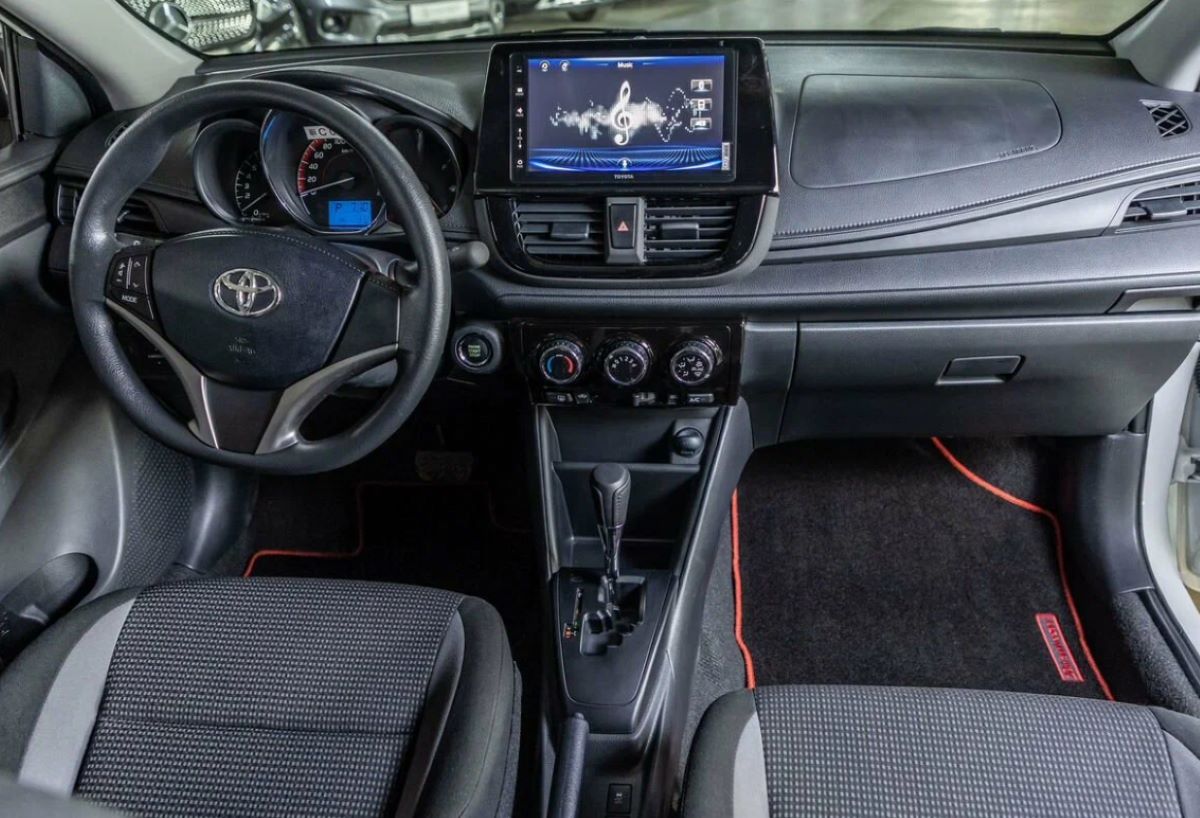 В Россию привезли компактный седан Toyota Vios на замену Hyundai Solaris