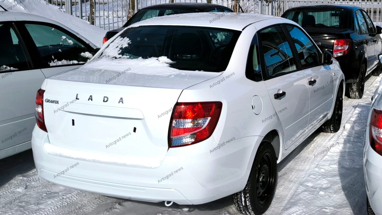 АвтоВАЗ» резко увеличит сборку самой дешевой LADA Granta Standard