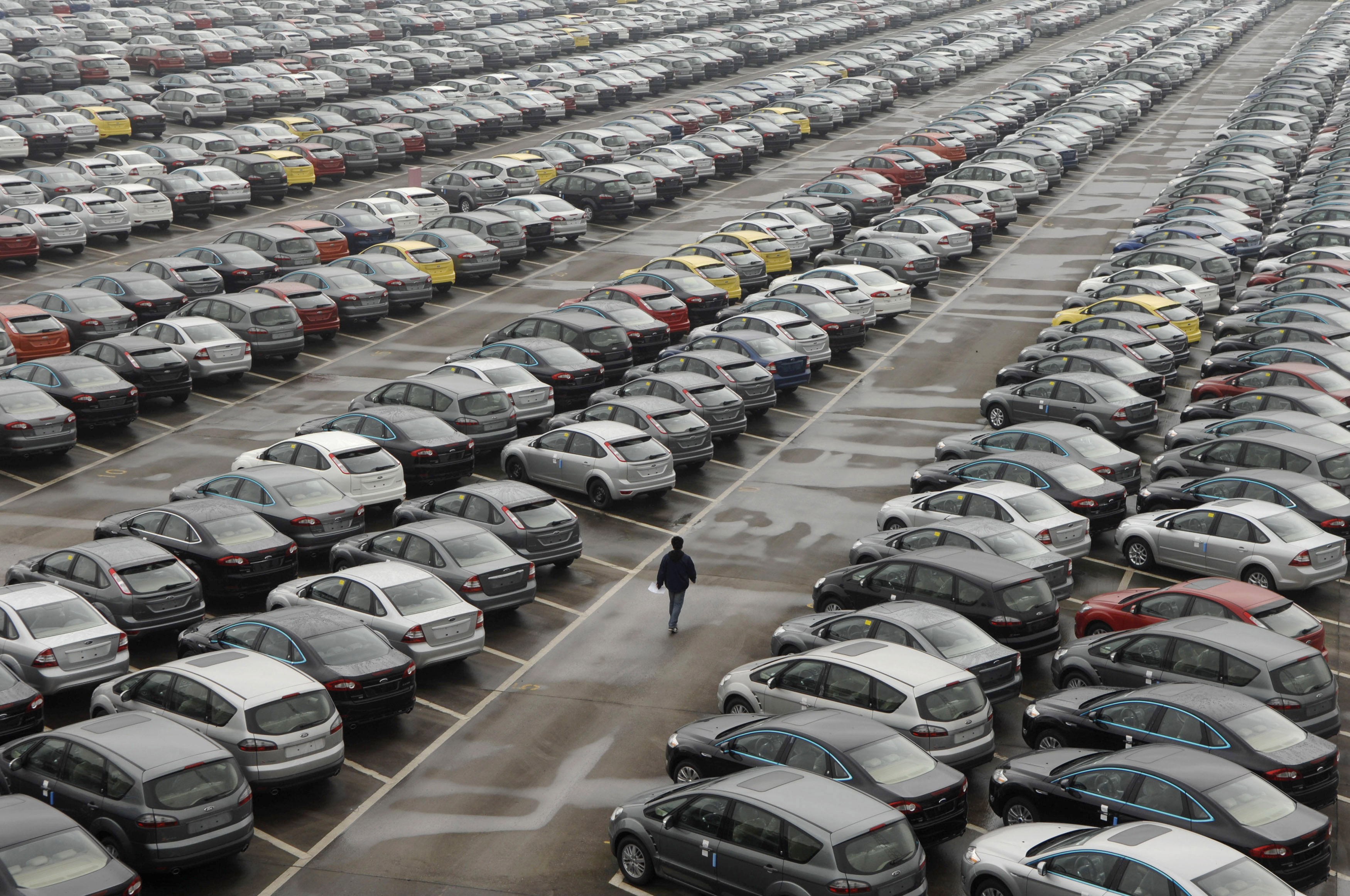 Продажи подержанных автомобилей в России сократились впервые за пять месяцев.