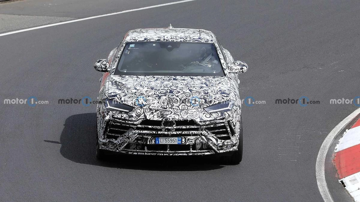 Lamborghini тестирует еще более мощную версию кроссовера Urus Lamborghini тестирует еще более мощную версию кроссовера Urus