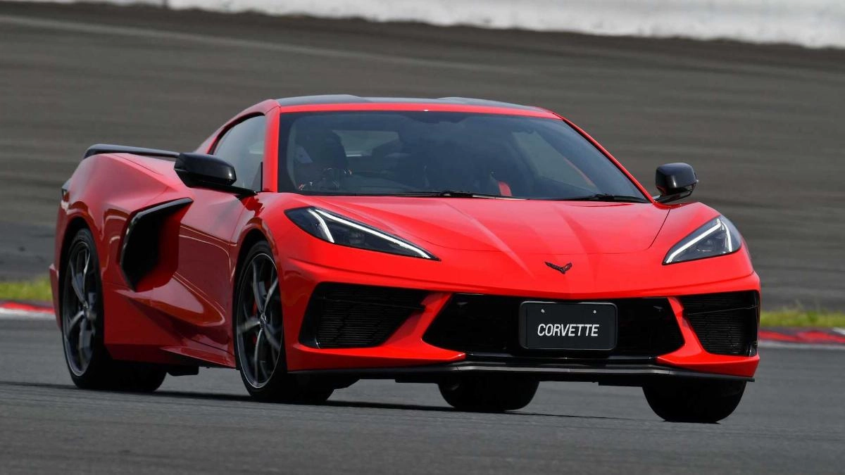 Chevy представил праворульную версию спортивного Corvette C8 