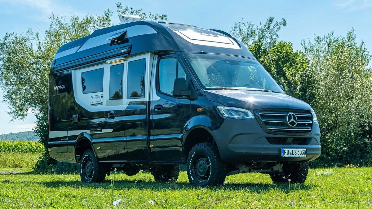 Немцы сделали из Mercedes-Benz Sprinter дизайнерский кемпер