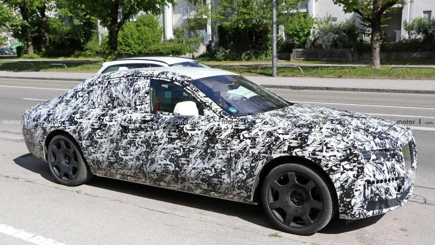 На тестах замечен прототип обновленного Rolls-Royce Ghost На тестах замечен прототип обновленного Rolls-Royce Ghost