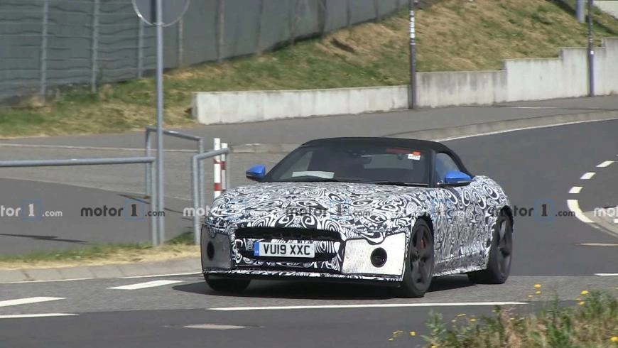 На трассе Нюрбургринг замечен прототип обновленного Jaguar F-Type 