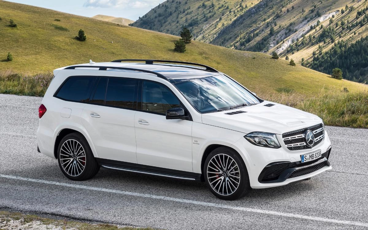 Компания Mercedes-Benz отзывает в России 4 автомобиля из-за проблем с приборной панелью Компания Mercedes-Benz отзывает в России 4 автомобиля из-за проблем с приборной панелью