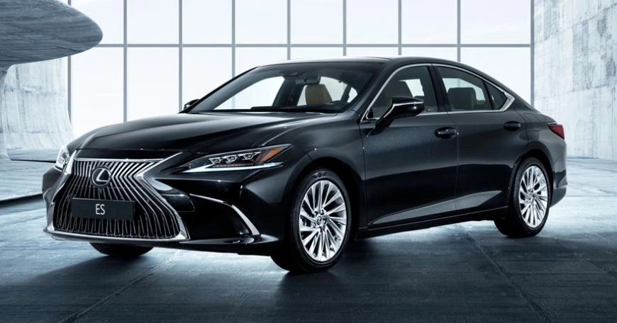 Обновленный седан Lexus ES получил российский ценник