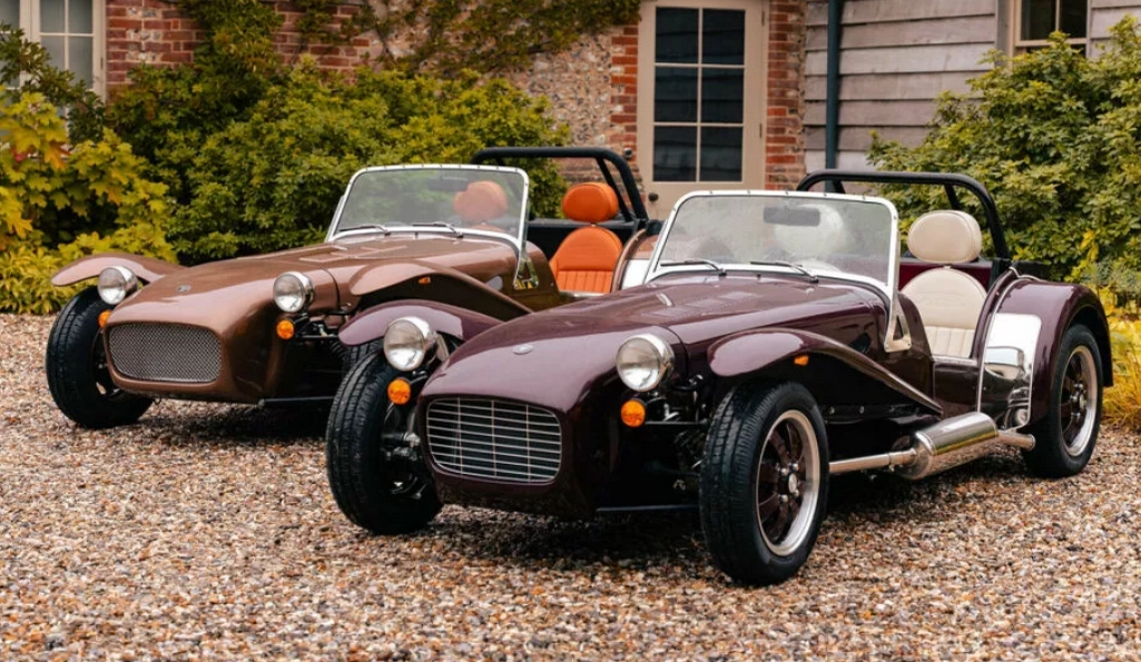 Caterham Super Seven 600 и 2000 приземляются в Европе Caterham Super Seven 600 и 2000 приземляются в Европе
