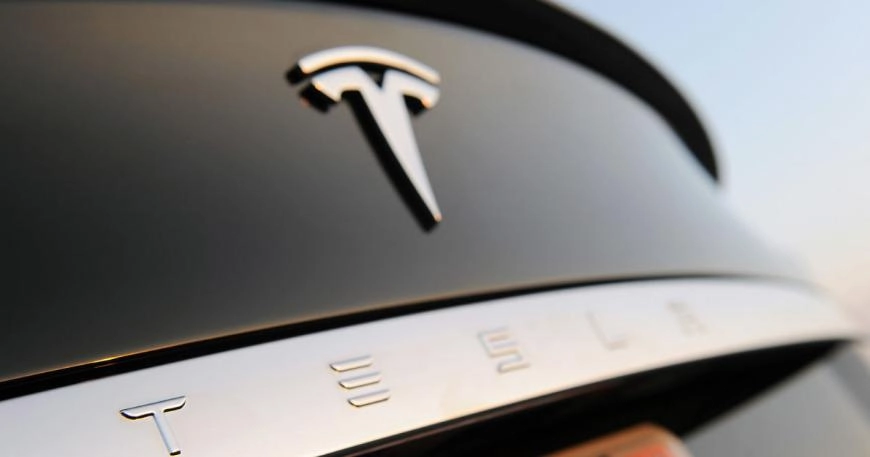 Автомобилист из Австрии не может избавиться от разбитой Tesla Model S
