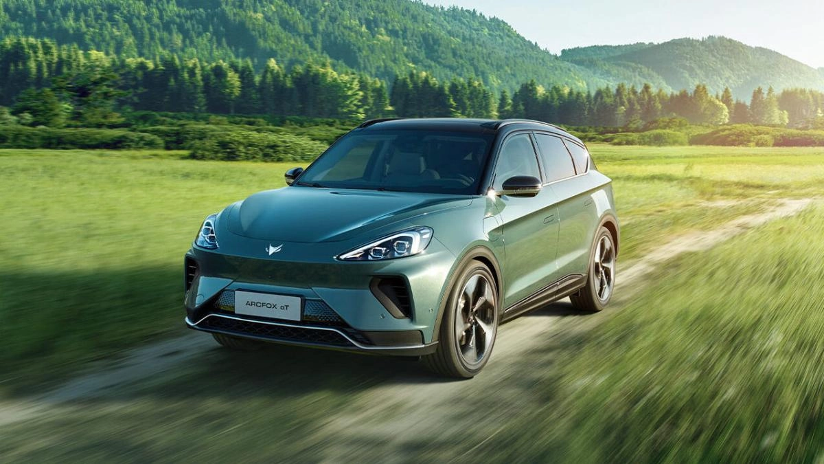 BAIC выпустил две новые версии электрических седана и кроссовера Arcfox BAIC выпустил две новые версии электрических седана и кроссовера Arcfox