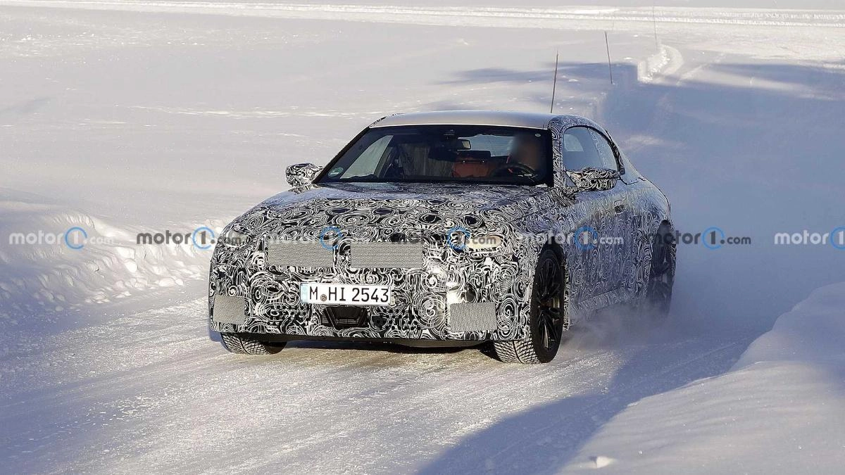 Запечатлен обновленный BMW M2 образца 2023 модельного года Запечатлен обновленный BMW M2 образца 2023 модельного года