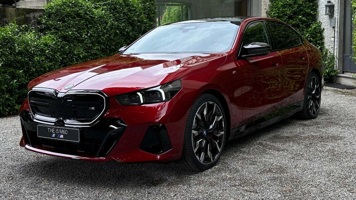Компания BMW пока что не сообщила, когда прекратит выпускать двигатели внутреннего сгорания Компания BMW пока что не сообщила, когда прекратит выпускать двигатели внутреннего сгорания