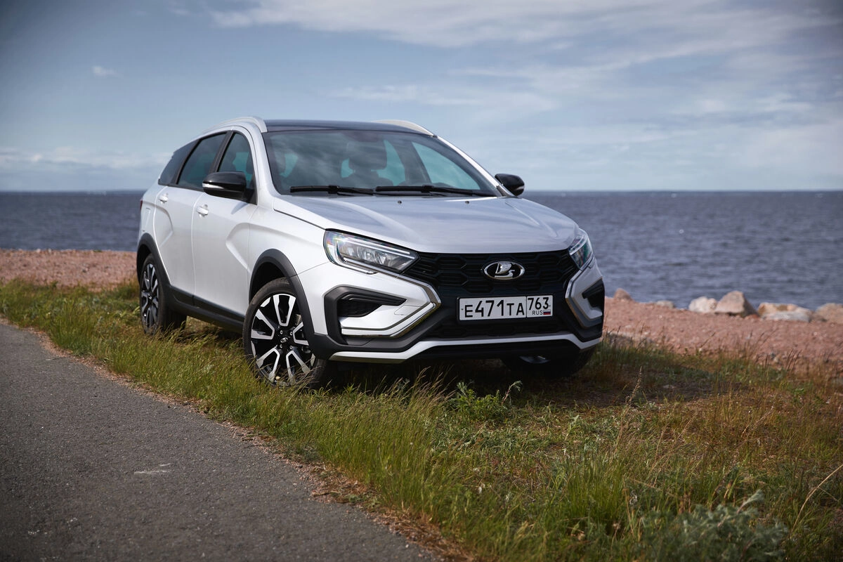 «АвтоВАЗ» возобновил производство универсалов Lada Vesta SW и SW Cross