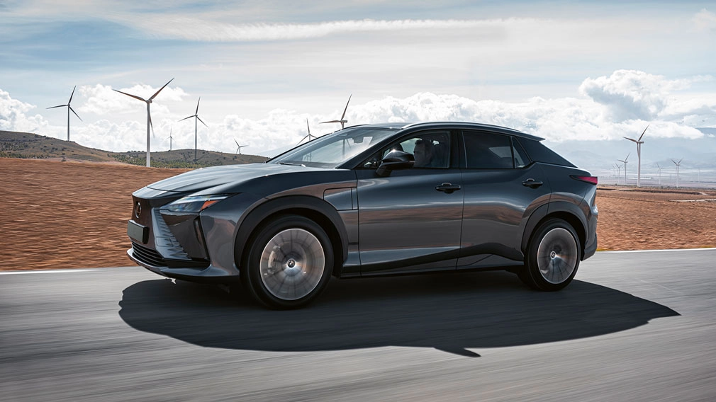 В Россию привезут новые электрические кроссоверы LEXUS RZ 450e со штурвалом вместо руля В Россию привезут новые электрические кроссоверы LEXUS RZ 450e со штурвалом вместо руля