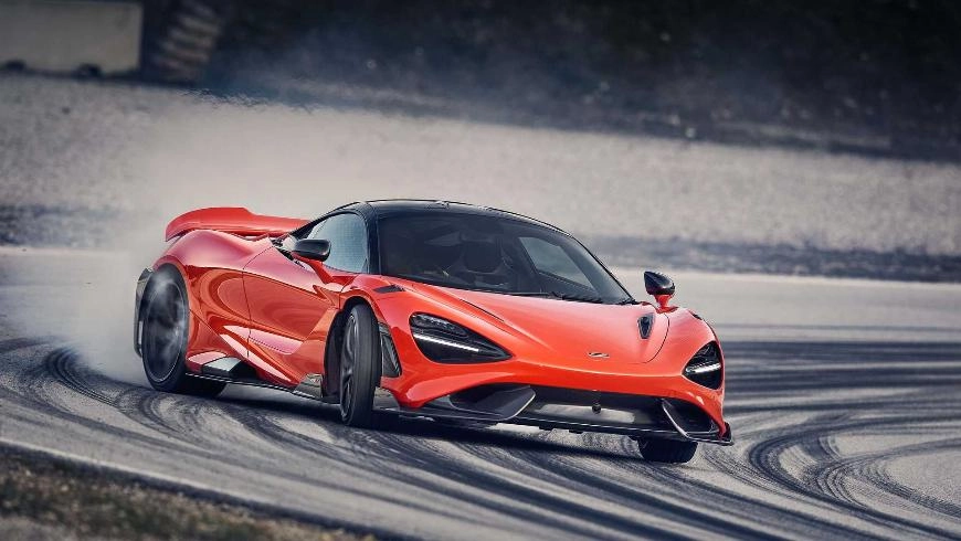 Дебютировал лимитированный McLaren 765LT с ударной порцией карбона 