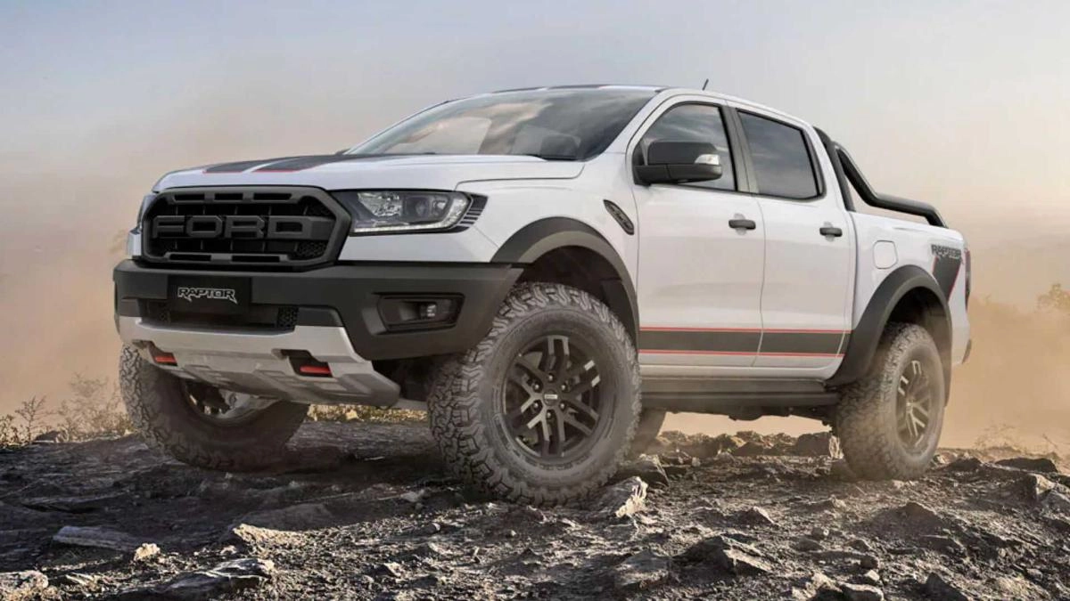 Запечатлена обновленная версия "заряженного" пикапа Ford Ranger Raptor Запечатлена обновленная версия "заряженного" пикапа Ford Ranger Raptor