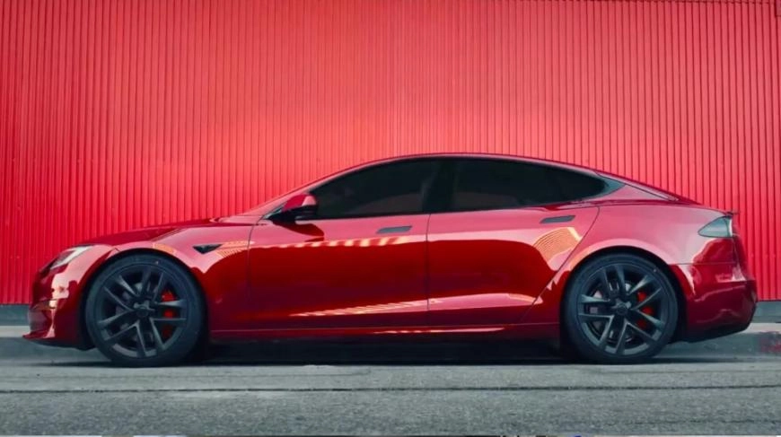 Tesla Model S и X обновятся и получат ультракрасную окраску на 2023 год Tesla Model S и X обновятся и получат ультракрасную окраску на 2023 год