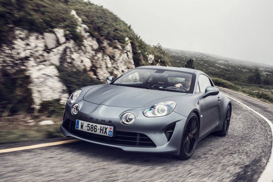 alpine-a110s-reveals-every-square-inch-in-mega-photo-gallery_18.jpg