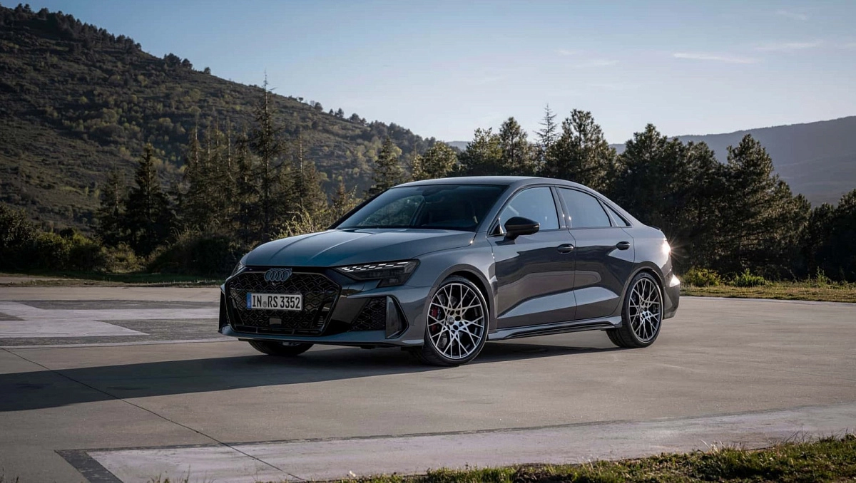 Взгляните на новый Audi RS3 с агрессивным стилем и премиальными опциями