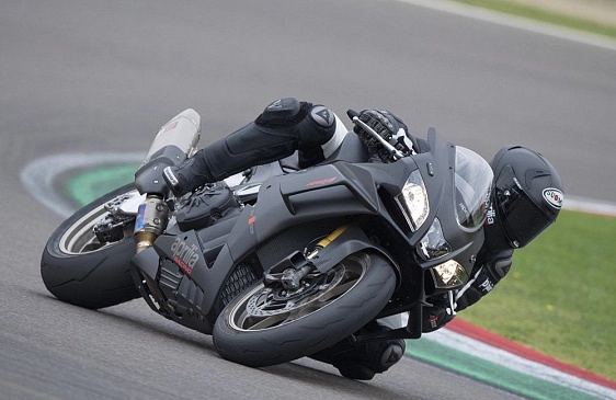 Aprilia улучшает свой спортбайк RSV4 Factory