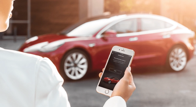 Владельцы Tesla лишились доступа к электрокарам из-за сбоя в приложении