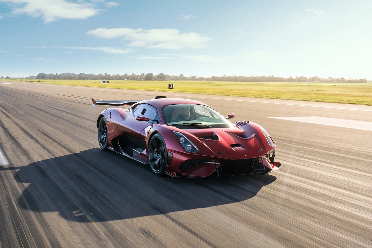 Представили 700-сильный суперкар Brabham BT62R