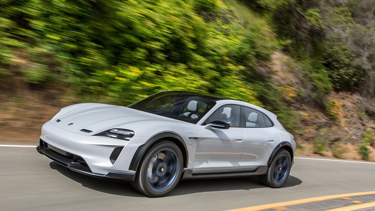 Еще не дебютировавший Porsche Taycan раскупили на год вперед