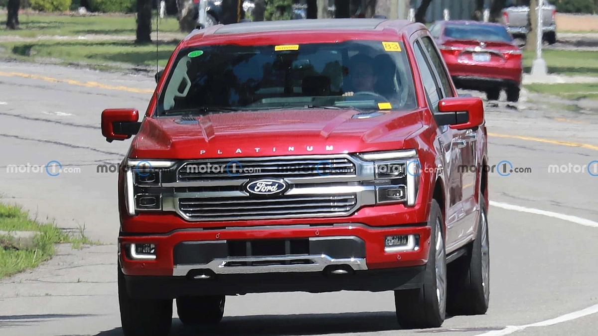 Обновленный пикап Ford F-150 Platinum 2024 года замечен без камуфляжа Обновленный пикап Ford F-150 Platinum 2024 года замечен без камуфляжа