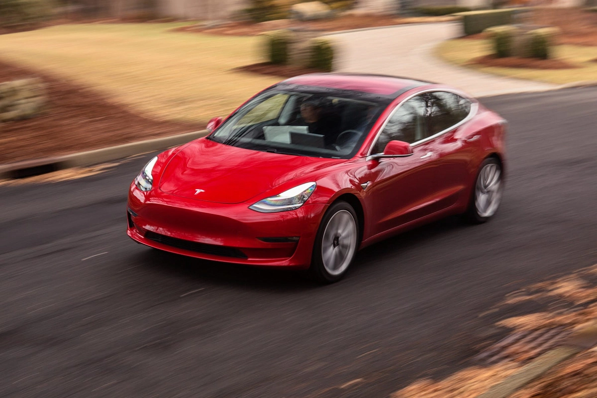 Раскритиковали автопилот американского бренда Tesla